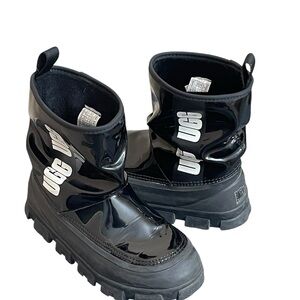 UGG Women's Classic Sherpa lined Brellah Mini Boot 1144059 -
Ladies Size 6